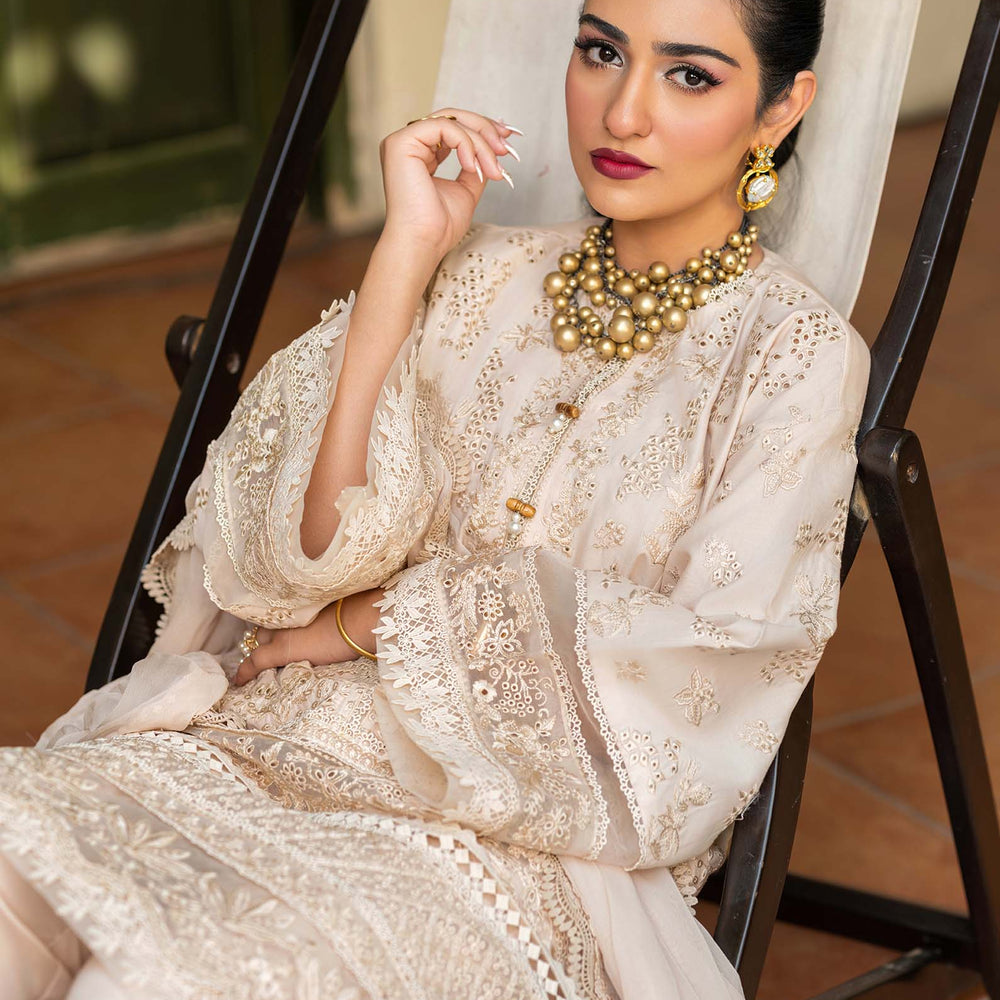 
                  
                    Raya
                  
                