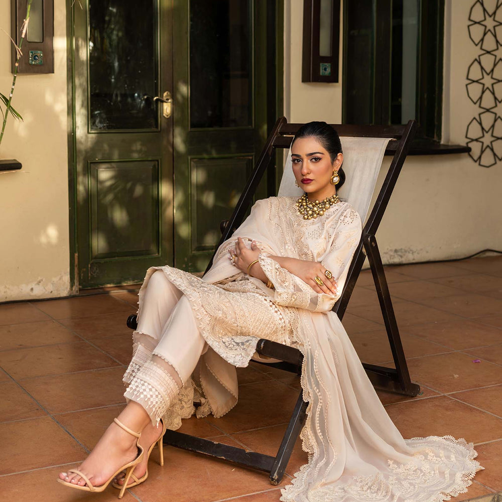 
                  
                    Raya
                  
                